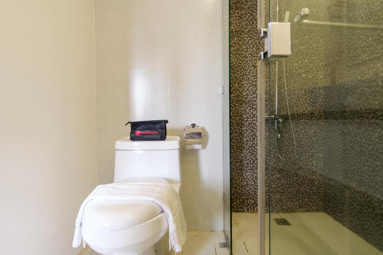 Reddoorz Plus @ Casino Street Makati Makati City Bagian luar foto