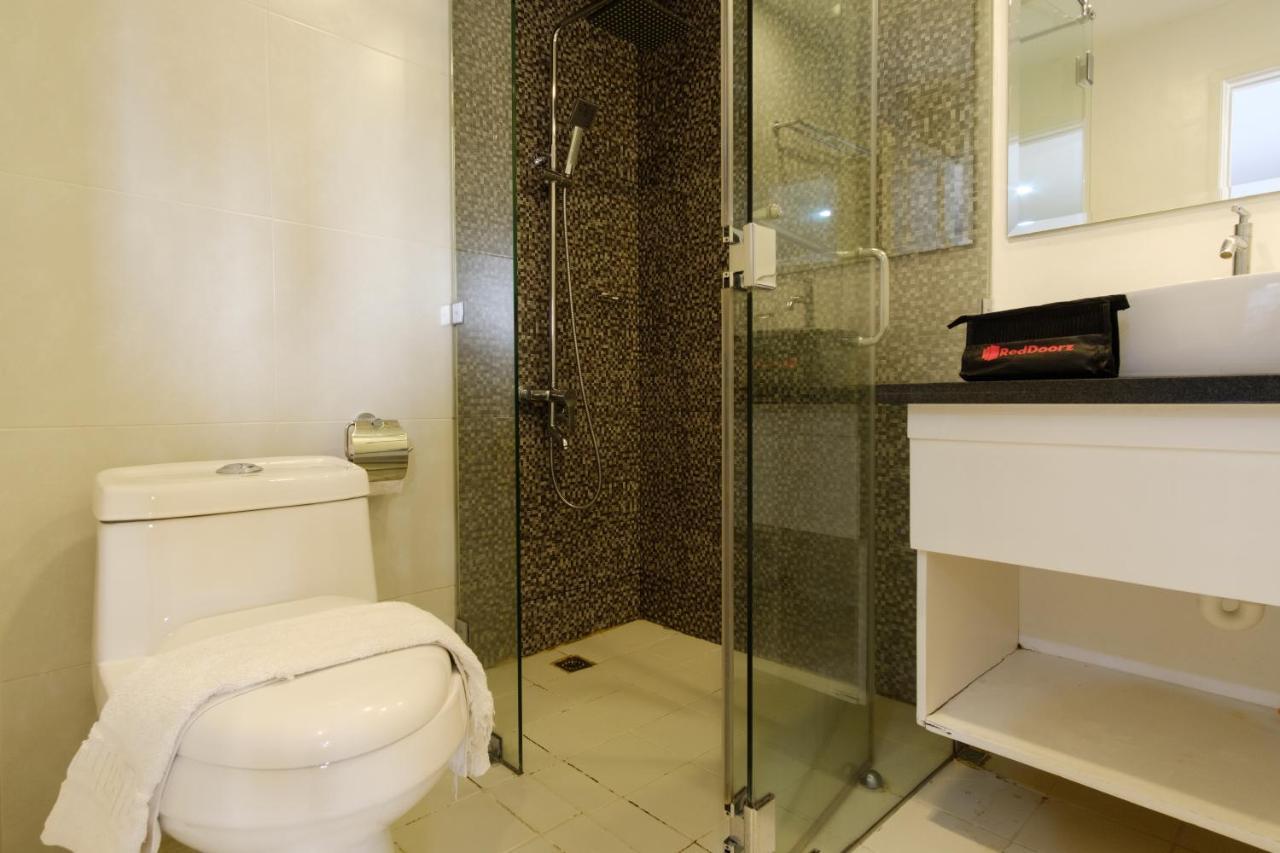 Reddoorz Plus @ Casino Street Makati Makati City Bagian luar foto